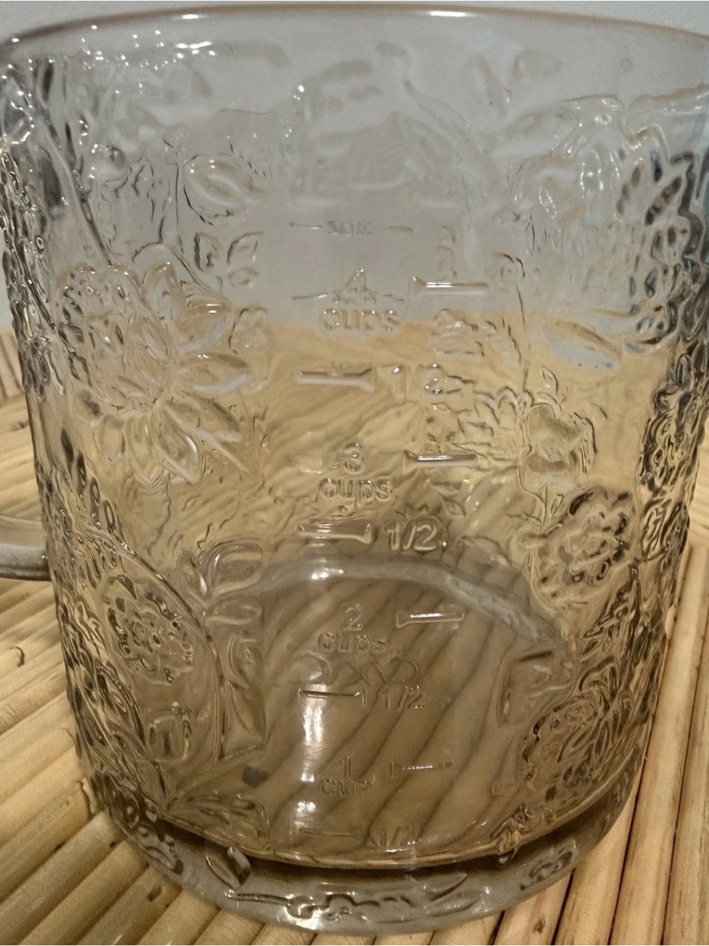NWT - CWC  Cream Smoke Grey Embossed Floral Glass Measuring Cup 32oz 1000ml - Picture 6 of 12
